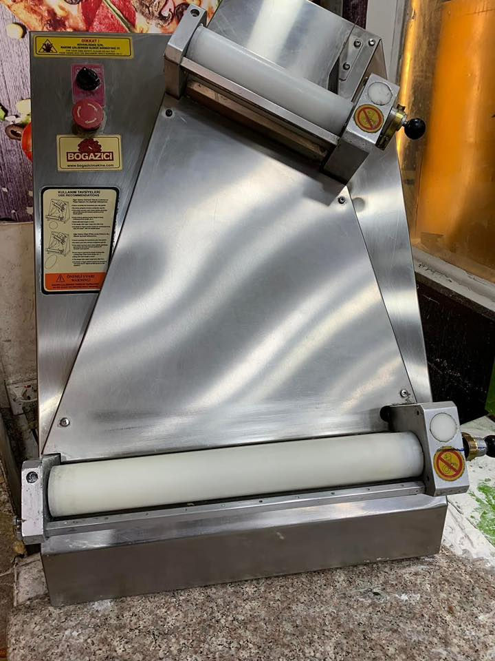 سلام عليكم جهاز هني باني كهرباء البيع 
فتاحه عجين جديده 350 الف 
تخميره كنتاكي 400 الف جديده 
مكان كراده ***********
