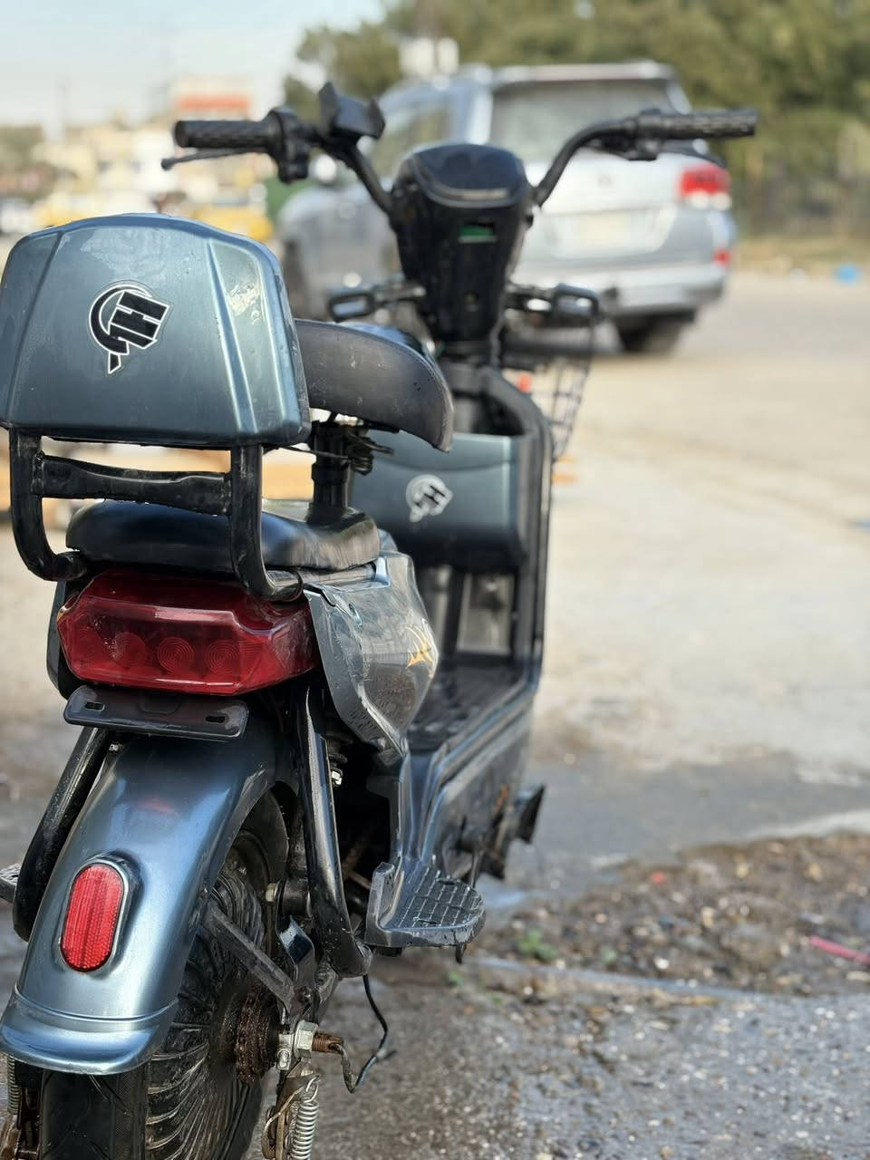 دراجه شحن للبيع بيها نضام حمايه مع قفل التاير الوره الدراجه تمشي ٦٠ ( السعر 200 العنوان بغداد البنوك ( رقم ***********
