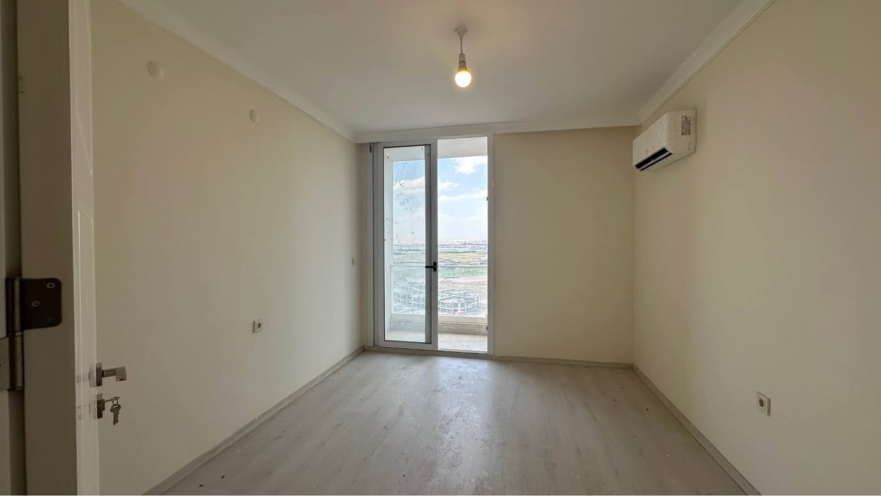 🏡 شقة للإيجار في أربيل – فرصة مميزة للسكن! ✨

شقة غرفتين وصالة بمساحة 108 م² في المربع الذهبي – مشروع لالاف إيربورت فيو، تتميز بتصميم عملي ومساحات مريحة تناسب العوائل والأفراد.

🔹 مجهزة بالكامل بالكاونترات
🔹 إطلالة خارجية (فيو) رائعة ومفتوحة
🔹 موقع مميز قريب من أهم الخدمات
🔹 بيئة سكنية هادئة وآمنة

💰 الإيجار الشهري: فقط 350$

للمزيد من التفاصيل أو حجز موعد للمعاينة، تواصلوا مع شركة ميران العقارية:
📞 *********** Singapore
