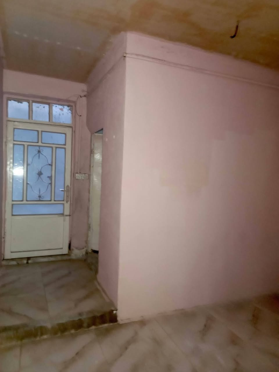 بيت للايجار حي ميسان شارع عوده مساحه 100متر مربع يحتوي على غرفه وصاله واستقبال ومطبخ وصحيات والطابق الثاني يحتوي على غرفه وصاله 

سعر الايجار الشهري 300الف واصل ماء وكهرباء 

للاستفسار الاتصال بنا او واتساب  *********** 

او مراجعه مكتب ألروان للوساطه العقاريه والمقاولات العامه 

عنوان المكتب حي ميسان ع الشريط قرب صيدليه الشراع مقابل الاستداره مباشر 

عندك بيت عرصه للبيع راسلنه وات ساب وتدلل
