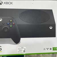 اكس بوكس سيريس اس • ١ تيرا • ٢ يدات اصلية