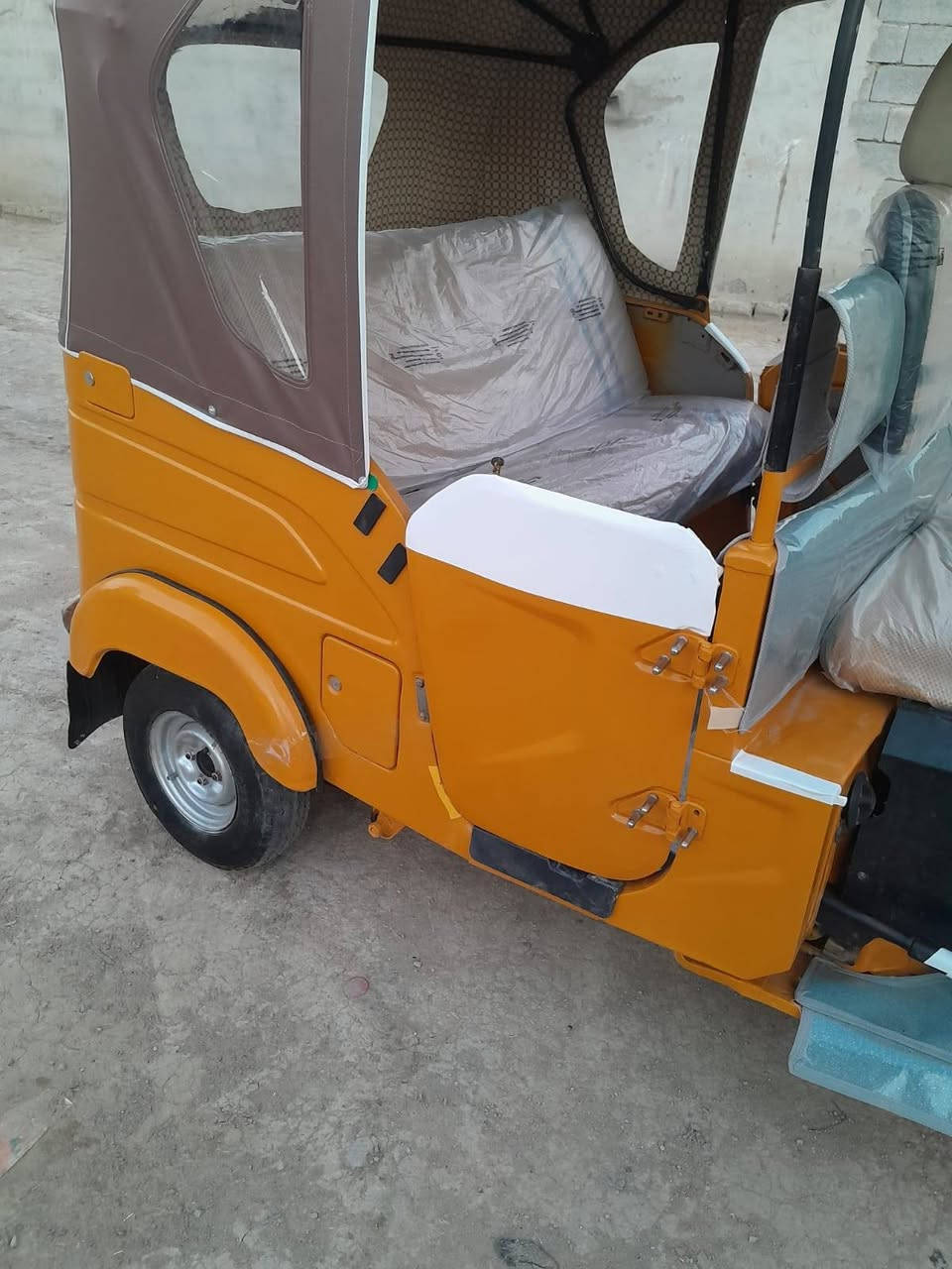 تكتك للبيع 21 رقم بصره وكاله بسمي السعر 6500وبيه مجال الشراي يتصل ***********
