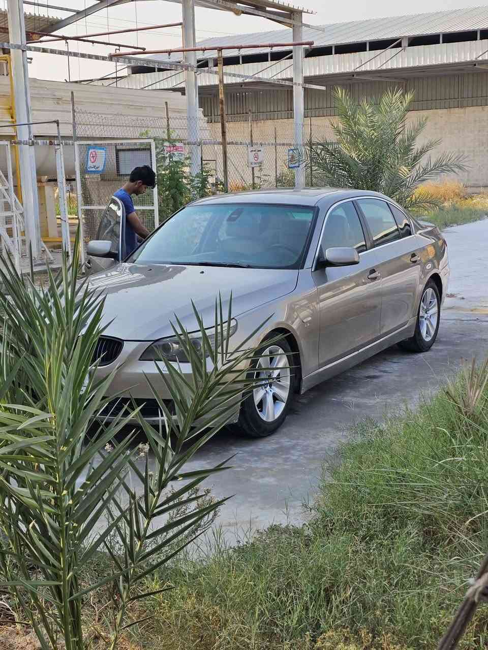 السلام عليكم 520 bmw e60 للبيع السعر 88
مدويل 2008
داخل بيجي كلش نظيف مبدل محرك قبل ٣ اشهر نوزلات جديدة باتري جديد 
فيتبم جديد السيارة كلين عدا باب عكس السائق خلفية مبدلة السيارة نظيفة وبيهة نقوصات بسيطة 
رقمي 
***********
***********
