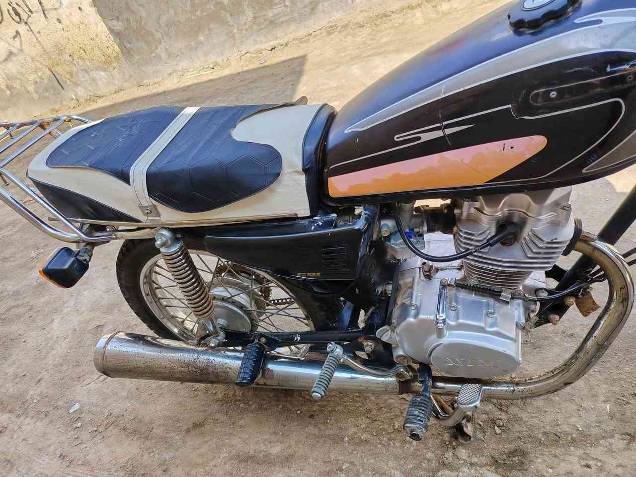 السلام عليكم دراجه للبيع
نامه امتياز
موديل 2023 أوراقه كامله 
مكينته ما مفتوحه على وضع الشركه
عوزه شوي ترتيبات
السعر 550 وبيه مجال حك الجيه
المكان قضاء الشافعيه
متواجد خاص
الهاتف ***********
