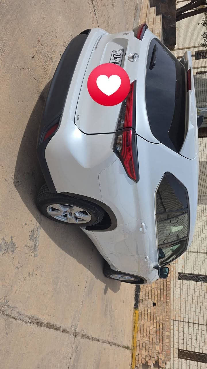 🚗 للبيع أو المراوس: تويوتا هايلندر 2022 (V6) – سيارة عائلية ملكية
لأصحاب الذوق والعوائل الكبيرة، سيارة قمة بالنظافة والراحة:

المحرك: 6 سلندر (V6) سعة 3.5 لتر، قوة وعزم ممتاز واقتصادية بالوقود بالنسبة لحجمها.

عدد المقاعد: 7 راكب (3 قطع كشنات) واسعة جداً ومريحة للسفر الطويل.

اللون: أبيض صدفي (Pearl White) مميز جداً وبحالة الوكالة.

المواصفات (فول عدا السلايت):

بصمة تشغيل وبصمة أبواب.

شاشة كبيرة تدعم Apple CarPlay و Android Auto.

كاميرا دوارة خلفية مع حساسات.

نظام تحديد المسار ورادار أمامي (تنبيه تصادم).

مثبت سرعة ذكي (رادار).

كراسي كهرباء (تحكم كهربائي كامل).

تكييف مركزي (ثلاث قطع) ثلج يغطي كل السيارة.

أنظمة قيادة متعددة (Sport, Eco, Normal) مع نظام خاص للثلوج والطرق الوعرة.

المسافة المقطوعة: 40 ألف ميل فقط.

الرقم: دهوك (لوحات أصولية وجاهزة للتحويل).

الضرر: قطعتين فقط (باب وجاملغ) تصليح درجة أولى، وباقي السيارة (ايرباغات، شاصي، محرك) كلها مكفولة وبشرط الفحص.

📍 المكان: صلاح الدين - تكريت.
💰 السعر: السعر مناسب جداً، وللتفاصيل أكثر يرجى الاتصال أو المراسلة.

📞 للتواصل المباشر:
***********او***********
