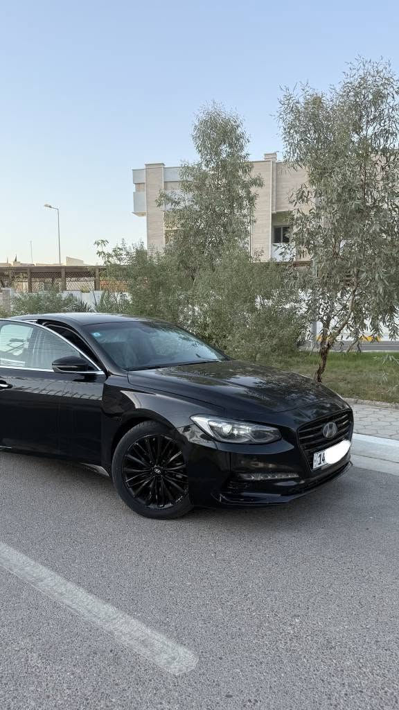 سلام عليكم ازيرا 2019 وارد كوري بانزين اصل للبيع او مراوس فول مواصفات 
تشغيل بصمة ودخول ذكي.
مقاعد جلد كهربائية.
تبريد وتدفئة للمقاعد الأمامية، الخلفية.
ذاكرة لمقعد السائق.
شاشة كبيرة مع نظام ملاحة كوري.
كاميرات 360 درجة.
حساسات أمامية وخلفية.
مثبت سرعة ذكي (رادار).
نظام الحفاظ على المسار.
نظام النقطة العمياء بالمرايا.
فرملة طوارئ تلقائية.
شاشة عدادات رقمية أو شبه رقمية.
ستارة خلفية كهربائية.
مرايا كهربائية مع طي كهربائي.
إضاءة LED كاملة.
شاحن لاسلكي للموبايل.
نظام صوت فاخر.
جنوط 19 إنج بالفئة العليا.
محرك V6  3000 وبعد بيها مواصفات ضرر السيارة قطعتين بابين فقط وبارد بالصندوك كير محرك كفاله من كلشي جاهزه تخم تايرات جدد حداديه ممتازه تبريد جيد ماناقصه اي شي السيارة بسمي تحويل ثاني يوم رقم بصرة الجديد 
رقم الهاتف/*********** والسعر اتصل وتدلل البصرة, العراق
