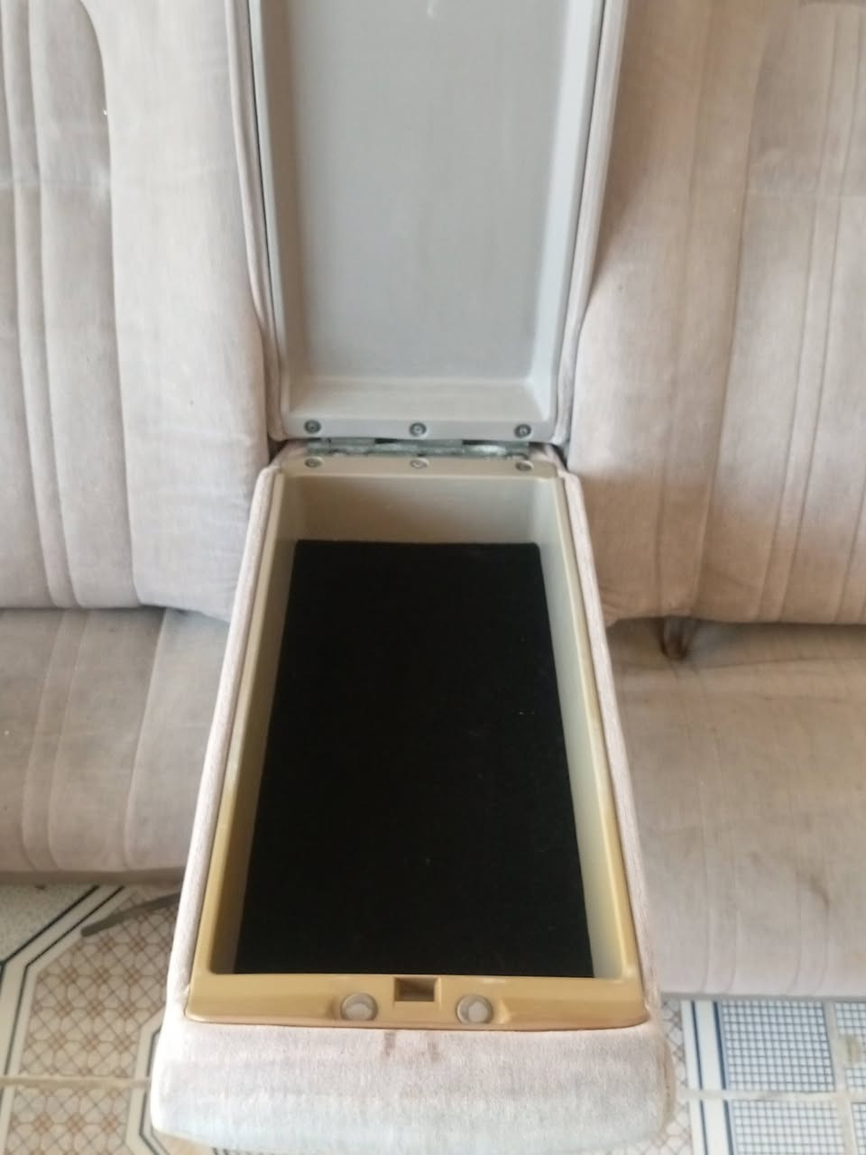 سلام عليكم  كشنات ارنب ايسر بلاد عسلي  نضيفات كلش  وبطاين ارنب كذالك  كشنات حلوه

 سعرهن250 

كشنات ولبطاين ما ابيع بس كشنات أو بطاين ابيع ثنينهن  

***********
***********

 متواجد على فيس
