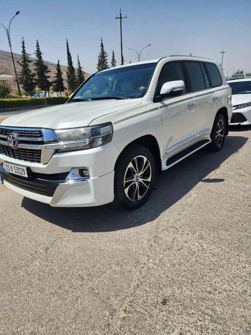 لاندكروز 2010 محدثة 2021 داخل وخارج سيارة جاهزة من كلشي مكان نجف السعر 280$ وبيها مجال ***********
