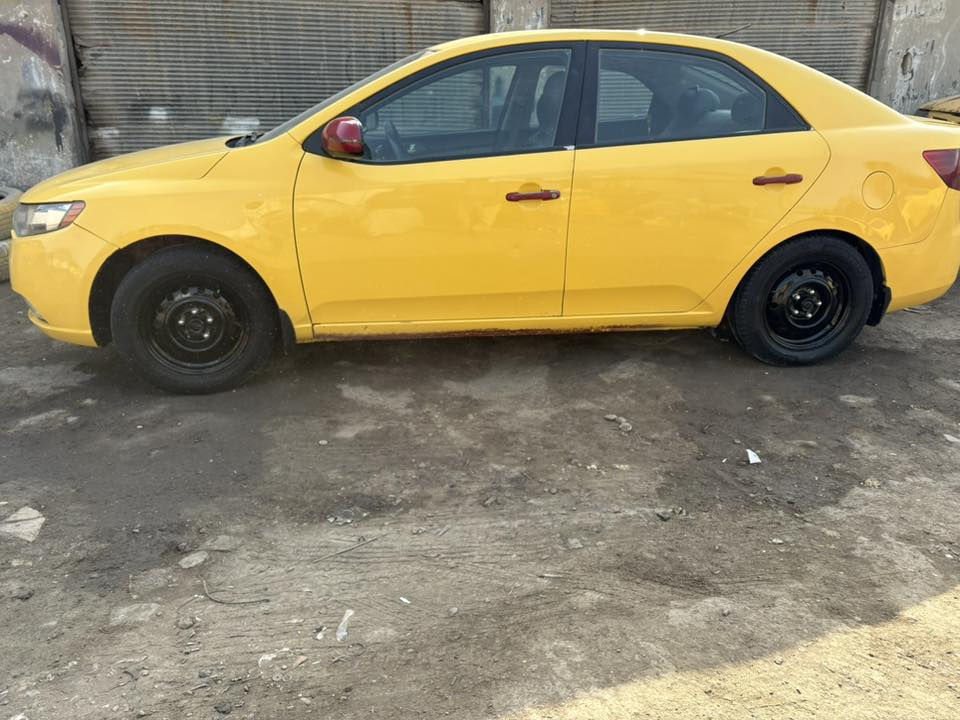 سلام وعليكم
فورتي موديل ٢٠١٣ 
سيارة وارد امريكي حادثها بس مسطرة الغد الفوك صور حادثها عندي سيارة جاهزة مكينة كير تخم تاير صدر امامي خلفي مكينة توها شادها جديدة باسمي سنوية جديدة هزة جديدة لوحات انكليزية جديدة 
للتواصل ***********
