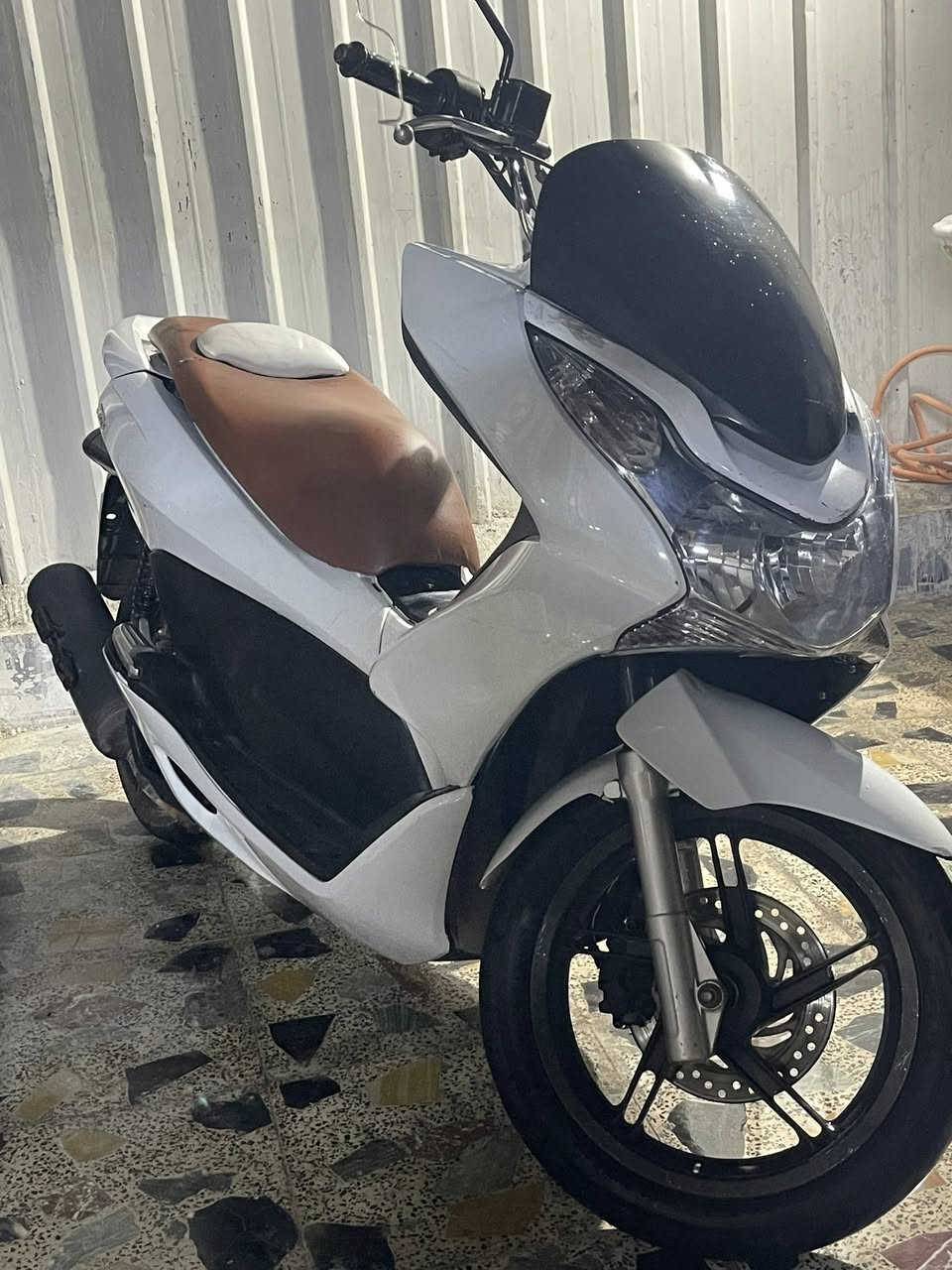 السلام عليكم  للبيع بي سي اكس جيل اول
رقم ***********
