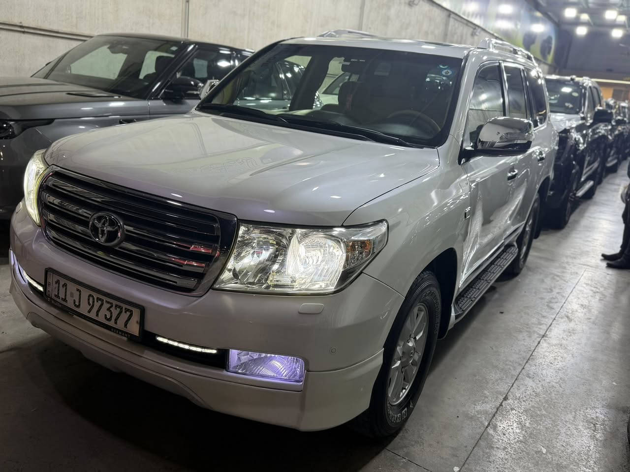 السلام عليكم 
لاندكروز 2011 ستينية اصلية 
كرسي كهرباء 
مكفولة السيارة بدون صبغ 
ومكينة وكير مكفولات لافتح ولاتبديل ولاشي 
ماشية 160 الف كيلو 
سعرها:31 الف دولار وبيها مجال 
للاستفسار اكثر:***********
مكانها معارض النهضة شركة اللامي
