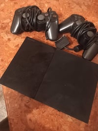 بلاي ستيشن 2 • مع ٢ كنترول • للبيع