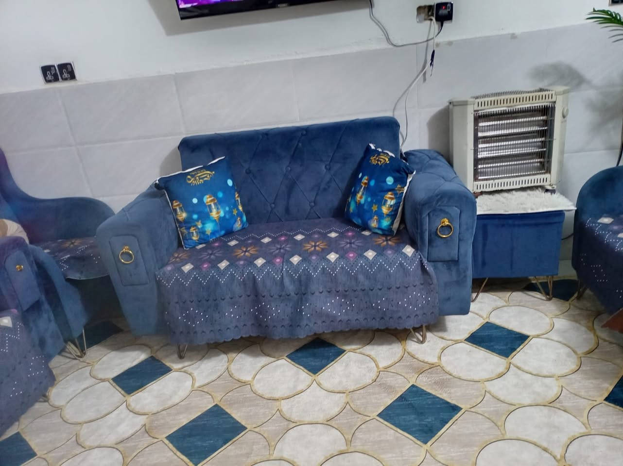 السلام عليكم تخم  ١٠ مقاعد.  وكاونتر.   مترين ونص للبيع بدون أي أضرار


**إذا كنت صاحب هذا الإعلان وتريد حذفه لأي سبب، رجاءا أرسل رسالة إلى الدعم الفني**