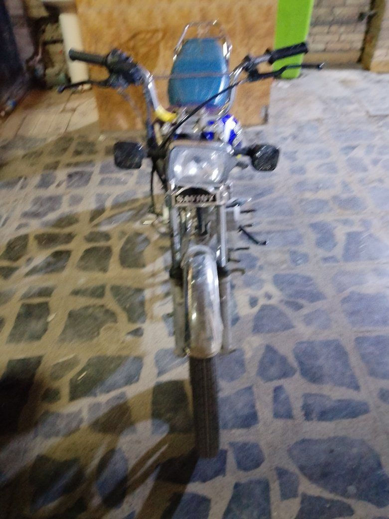 سلام عليكم دراجه  2022سيفان 5 كير مكينة زينة تايرات زينة بريك بل مكان سعر 350/ وبيها مجال مكان بغداد شارع فلسطين ***********
