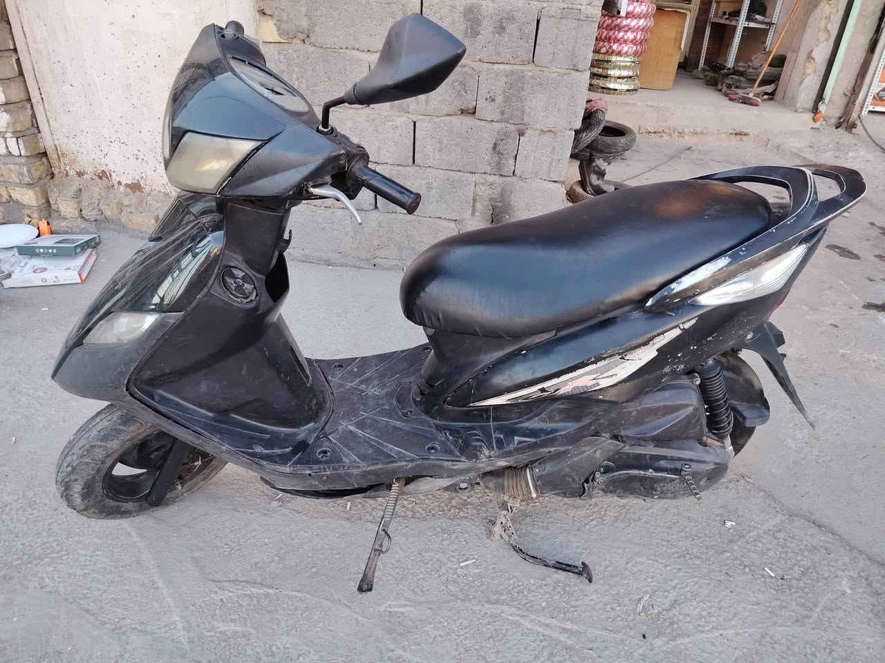 السلام عليكم للبيع ماكس ثعلب نضيفه شغاله محرك بلادي السعر 400وبيهه مجال العنوان بغداد ساحه عدن ***********واتساب
