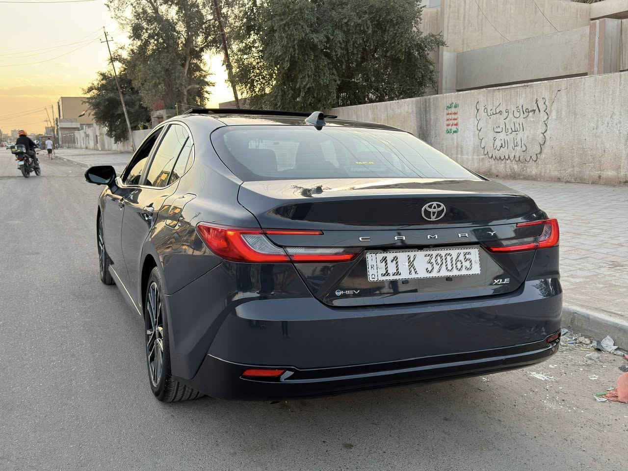 𝟐𝟎𝟐𝟓 𝐓𝐎𝐘𝐎𝐓𝐀 𝐂𝐀𝐌𝐑𝐘-XLE
تويوتا كامري (Xle)موديل : 2025

 رقم بغداد ابأسمي

اللون :  اسمنتي

عداد المسافة : 6000 

حجم المحرك : 2.5L (4.سلندر) هايبرد

ملاحطة حادث السيارة : موضح بالصوره الجاملغ الخلفي من دون دواخل راجع pdr من دون قطره صبغ الايبراك سليم وداعميه رجعت نفسها

المواصفات XLE
5 كامرات محيطية 360

داتوا شو 

سستم صوت JBL + دمام خلفي

كيج الكتروني

شاشة  كبير لمس

شحن واير ليس

ابواب  بصمة

بصمة تشغيل 

داش كام TOYOTA بلادي

تشغيل عن بعد (𝐑𝐄𝐌𝐎𝐓𝐄 𝐒𝐓𝐀𝐑𝐓)

هاند بريك بصمة

اوتو هولد (𝐀𝐔𝐓𝐎 𝐇𝐎𝐋𝐃)

اوتو ستارت (𝐀𝐔𝐓𝐎 𝐒𝐓𝐀𝐑𝐓)

اوتو ستوب (𝐀𝐔𝐓𝐎 𝐒𝐓𝐎𝐏)

رادار امامي (تحديد مسار)

‏‎رادار جانبي (نقاط عمياء)

‏‎رادار خلفي (التحذير من الاصطدام)

 نظام (𝐄𝐂𝐎)

نظام (𝐍𝐎𝐑𝐌𝐀𝐋)

نظام (𝐒𝐏𝐎𝐑𝐓)

تحكيمات استيرن

تبريد مركزي قطعتين

كشنات جلد

كشانت تدفئه + تبريد 

سكان هيتر 

كشن السائق وراكب كهرباء

ويل حجم 18 

لايتات ليـــLEDـــد عدسة زينون بيلادي

بكلايتات ليـــLEDـــد بيلادي

سعر السياره 325ورقه او مراوس حسب القناعه
‏‎تفاصيل اكثر الاتصال علی ارقام التاليه  

 
*********** 

مكان السياره بغداد
