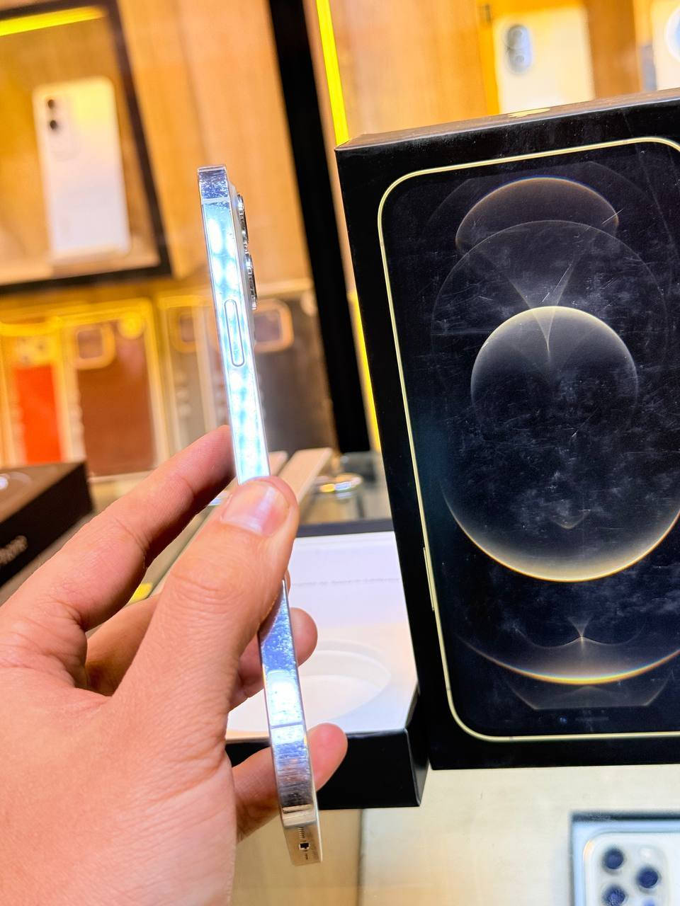 🌙🌙 عروض شهر رمضان  🌙🌙
أيفون12 برو ماكس ذاكره 256 بطاريه 88 ممبدل بي شي مع ضمان5ايام كامل ملحقاته  وتر بروف عل حاسبه كله نورمل⭕️متوفر اقصاد رافدين منصه⭕️ 
 مكاني بغداد البياع شارع 13 مركز الريس للموبايل
السعر 450 الف  
***********
