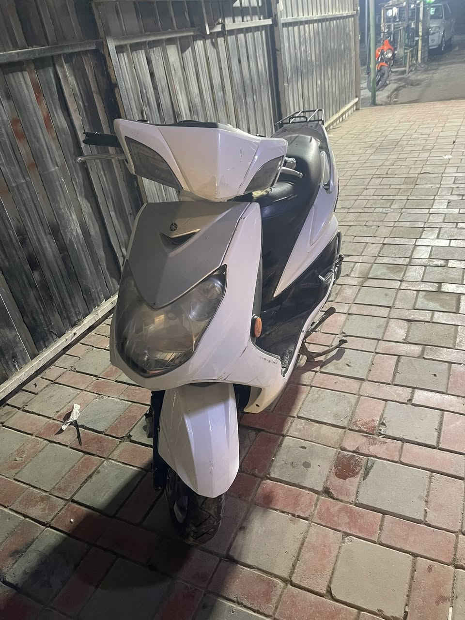 سكنز فحل طلاعات
جويتر خطين 
مكينه مكفوله 
كفرات مكفوله 
كهربائيات كيجات كله شغال 
سعر الدراجه 650 
مكان بلديات 
***********
