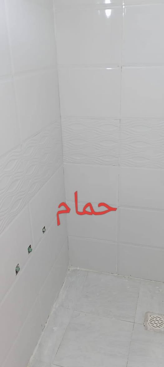 سلام عليكم الدار للبيع البراكيه شارع المعدل خلف جامع الخزاعل المساحة 100متر البناء طابوك السقف عكادة الشيلمان بلجيكي البيت جديد يحتوي على غرفه وصاله ومطبخ وستقبال الخدمات ماء وكهرباء ومولده طابو زراعي قرار محكمة مشمول بل تطويب انا صاحب البيت ابو محمد الغزي السعر مناسب ***********
