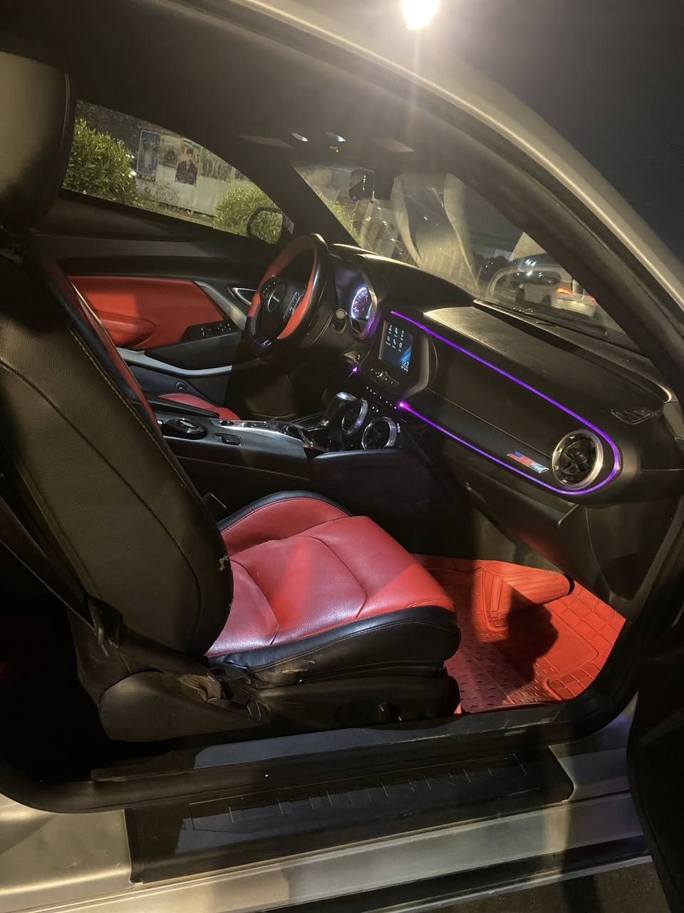 السلام عليكم 
للبيع كمارو 2016 
مكينة 6 سلندر 
مواصفات 
1-كراسي كهرباء 
2- شاشة اعطال
3- اشارة ترحيب 
4- مري كهربا 
4- جامات اوتو 
5- تشغيل عن بعد 
6- نزول الجام عن بعد 
7- شفتات رياضي 
8- انظمة قيادة (sport - tour - snow ice ) 
9- سايد بريك كهرباء 
وباقي المواصفات الكمارو المعروفة 
السيارة عليها صدر امامي خلفي جديد 
عليها تخم تاير جديد وباتري جديد ودسكات جديدة وتصفير فلنجات وعبوة فيتبام جديدة بانزين كله محسن 
السيارة مكفولة من مكينة و اكسل  و كهربائات وكير ولغد وشاصي  
سعر :120 وبيها مجال 
عنوان : بغداد : الدورة : ابو دشير 
رقمي : ***********
