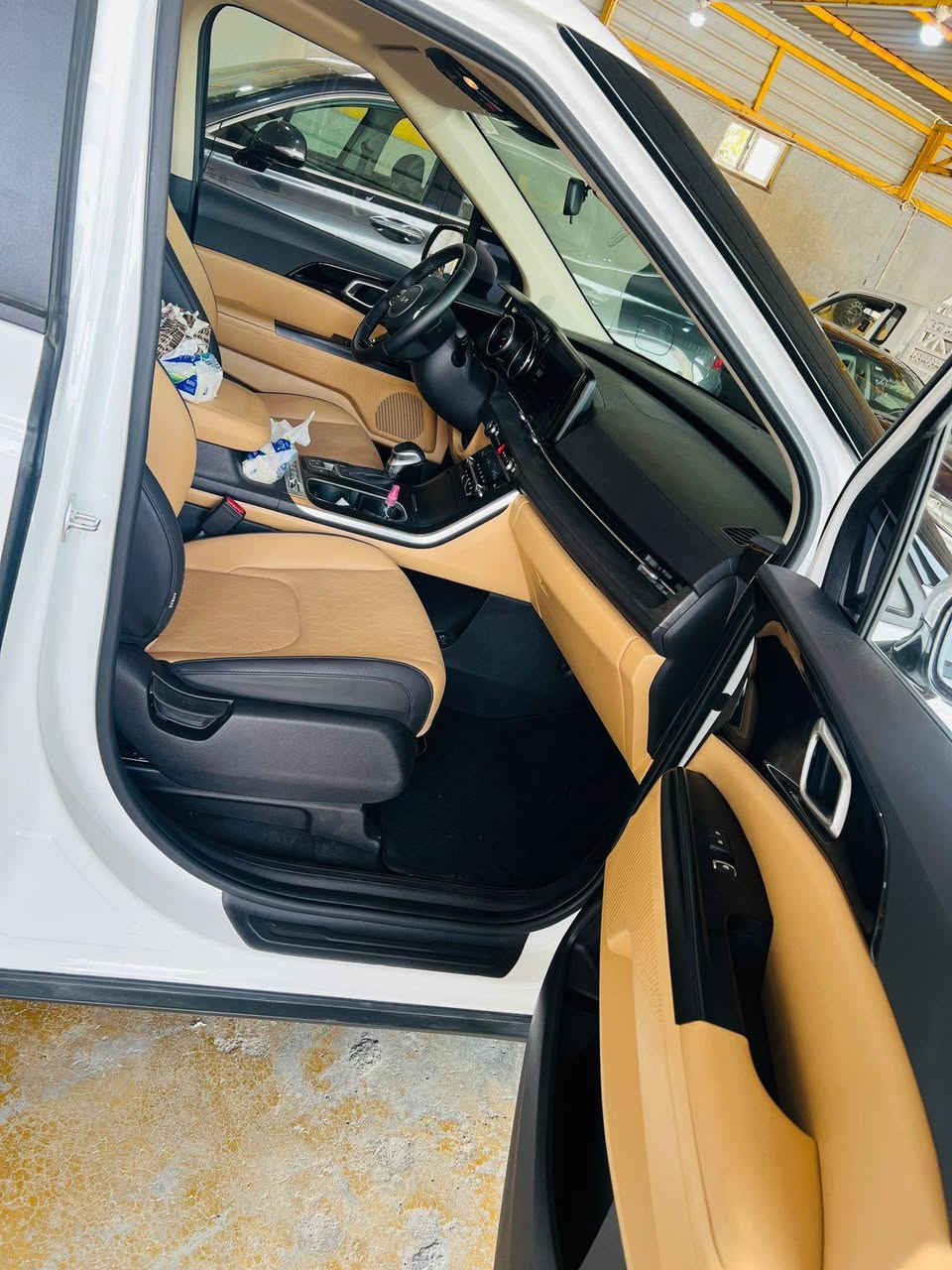 سلام عليكم كرنفال 2023 بانزين بلاد مواصفاتها معروفة 
رقم بغداد بسمي رقم صاحب السيارة ***********
