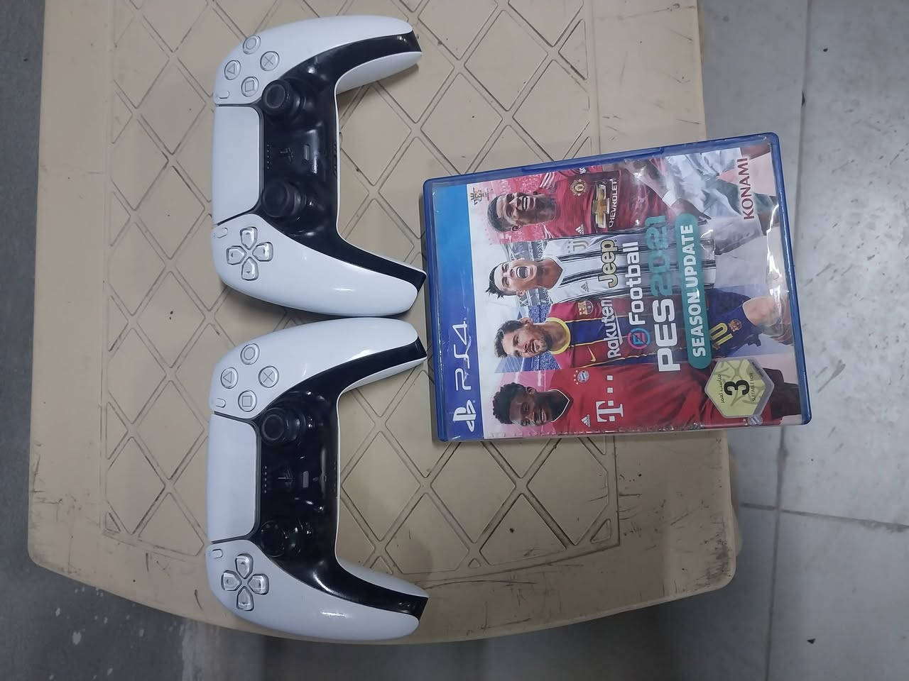 بلي 5  مع جوستك عدد 2 مع  يوبي اس  يطول ربع ساعة  تشغيل   مع قرص بيس 21   مع كيبل hd
الجهاز جديد صار شهرين من اخذته هوه واليوبي اس وجوستك
السعر  750.000 
للاستفسار  ***********  كربلاء
