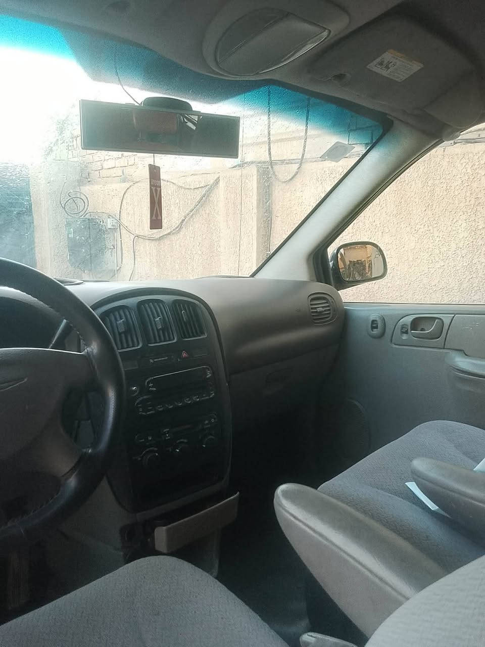 سلام عليكم شباب للبيع دوج كرفان 2007 شاصي طويل 3قطع تبريد شغال كشانت بلع منفصله سياحي مكينه 3300 كير مكينه مكفولات صدر امامي خلفي حلو سياره جاهزه من كلشي نضيفه حيل مال جناي بدون ضرر فقط صبغ احزام جماليه سعرها 70او بيها مجال بسيط موبايل *********** هزه أو رقم أو سنويه جديد لل 2029

