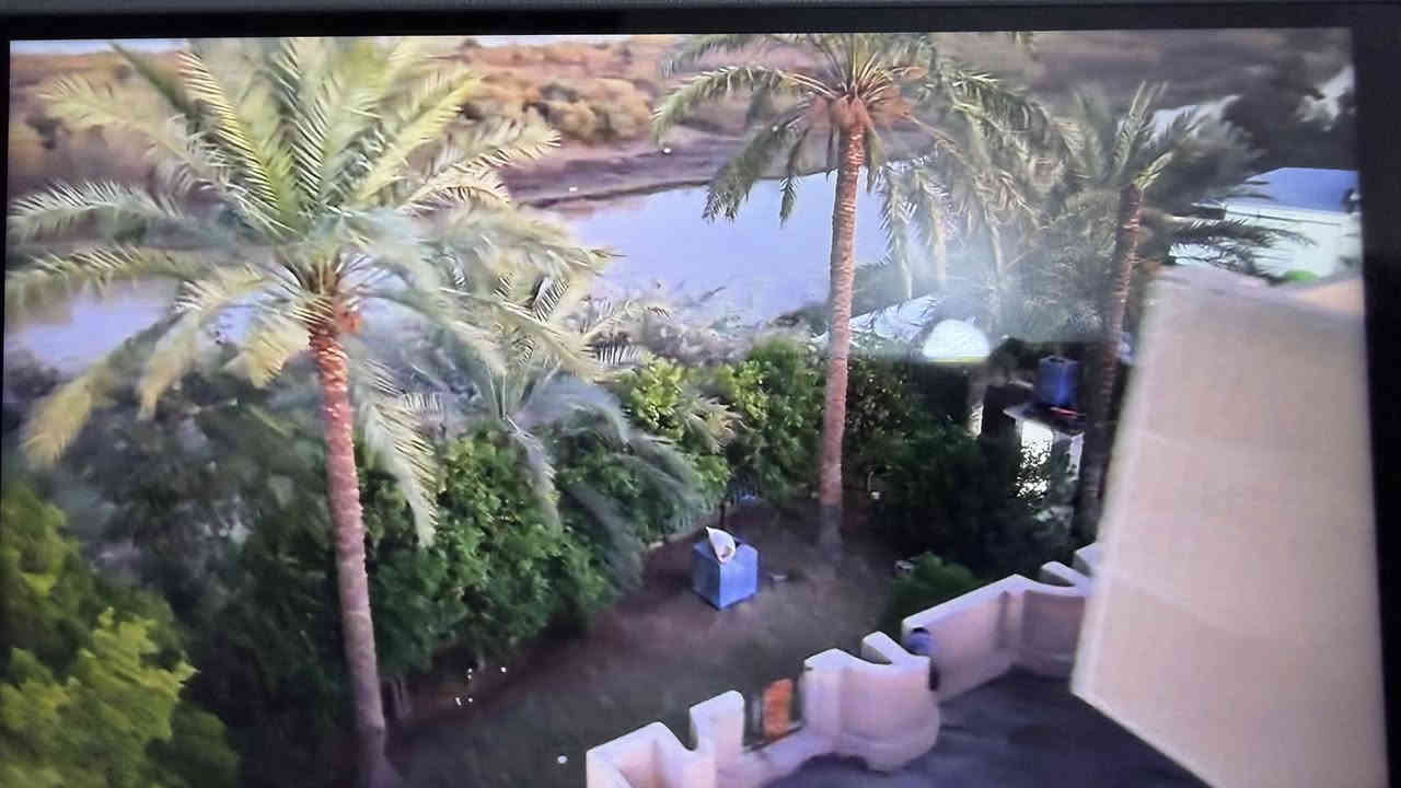 دار للبيع ثلاث طوابق يحتوي على 6 غرف نوم مساحه الكليه 1700متر البناء صافي 600 متر  على ضفاف نهر دجله الموقع شمال بغداد ناحيه العبايجي يقع في مركز العبايجي  بالقرب من المدارس والمركز الصحي متوفر كل الخدمات ماء وكهرباء والخ   للتواصل والسعر ‭0781 221 4884‬
