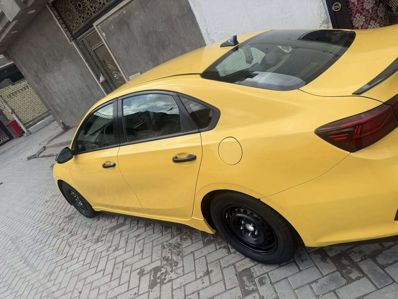 سلام عليكم فورتي جي تي لاين حاددثه موضح بصوره موديل ٢٠٢٠ ماشيه ١٣٥ وقابل للزياده رواجز مبدله ومقفله وكاله  
سعر ١٣٠ وبيه مجال كلش قليل 
***********
ما متواجد ع الفيس اني مكلف بنشر اتصل ودلل
