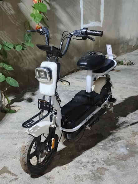 سلام عليكم باسكل شحن للبيع يرادله شاحنه وشوفو الفيديو شنون يشتغل بدفعه واتساب بس متواجد الاستفسار ***********
