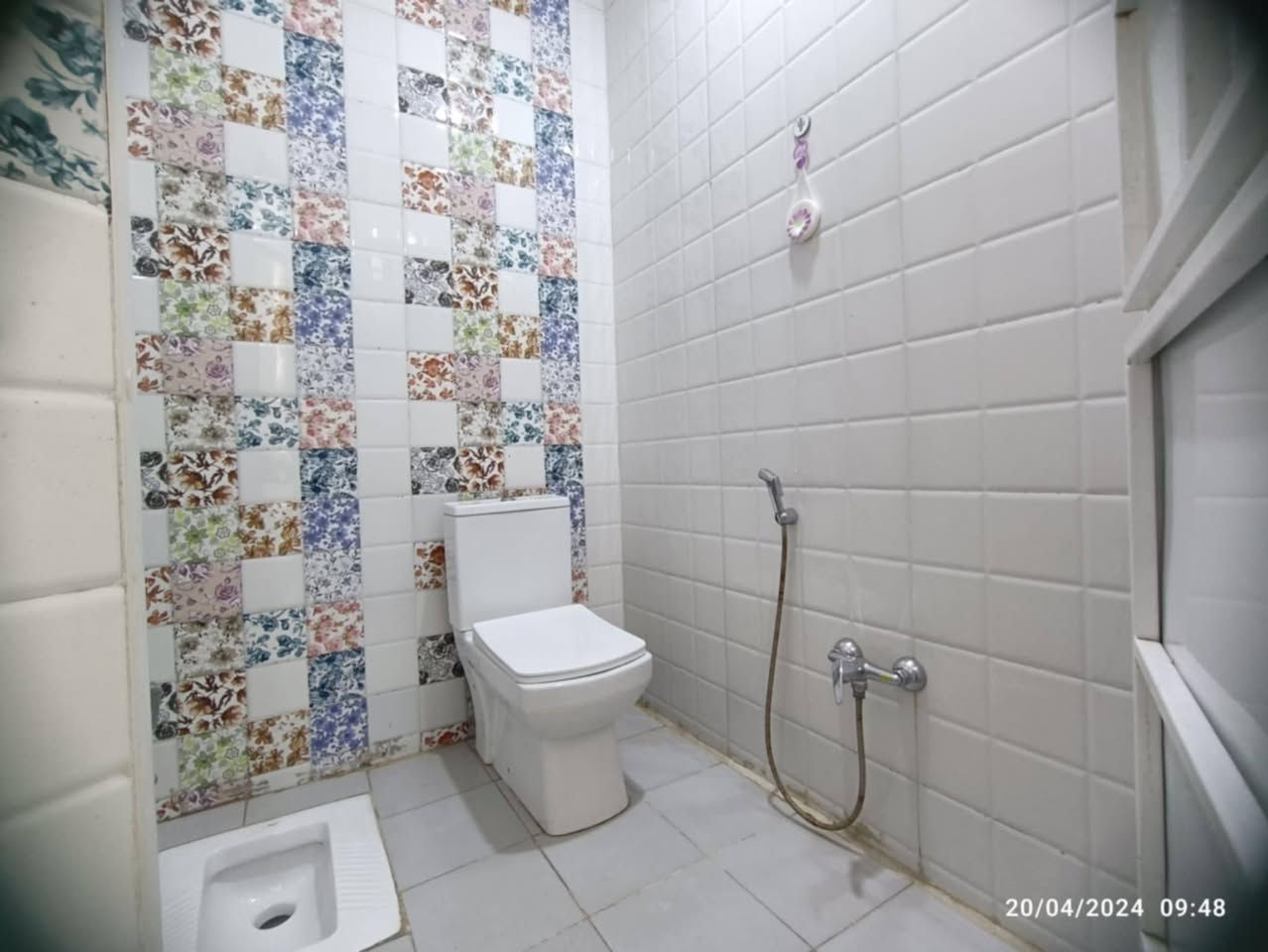 بيت سند 25 تحويل مباشر مساحه 250 طابق واحد غرفتين واستقبال وصاله صحيات خارجيه وداخليه خدمات مجاري كهرباء ماء مولده بناء حديث طابوق جمهوري سقف صب عنوان شارع 80 خلف بانزين خانه الاضواء فرع 6 للعلم شارع عرضه 12 متر رقم تلفون///سعر 130 بي مجال  *********** ///
