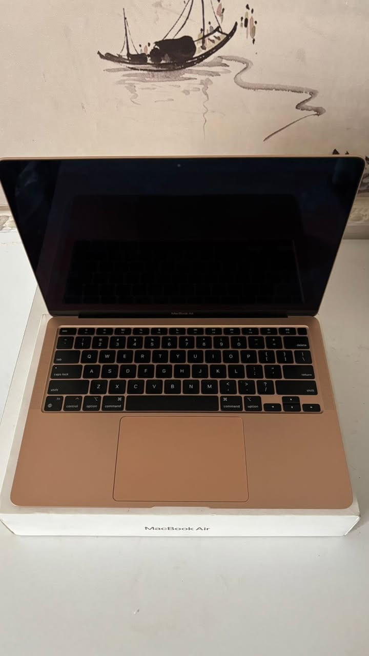 ⁨	Macbook Air M1
256 GB Hard
8 GB ram
13.3inch
Battery 90%
كامل ملحقات شاحن والكارتونه
السعر على الخاص
او على الواتساب
***********⁩⁩⁩
