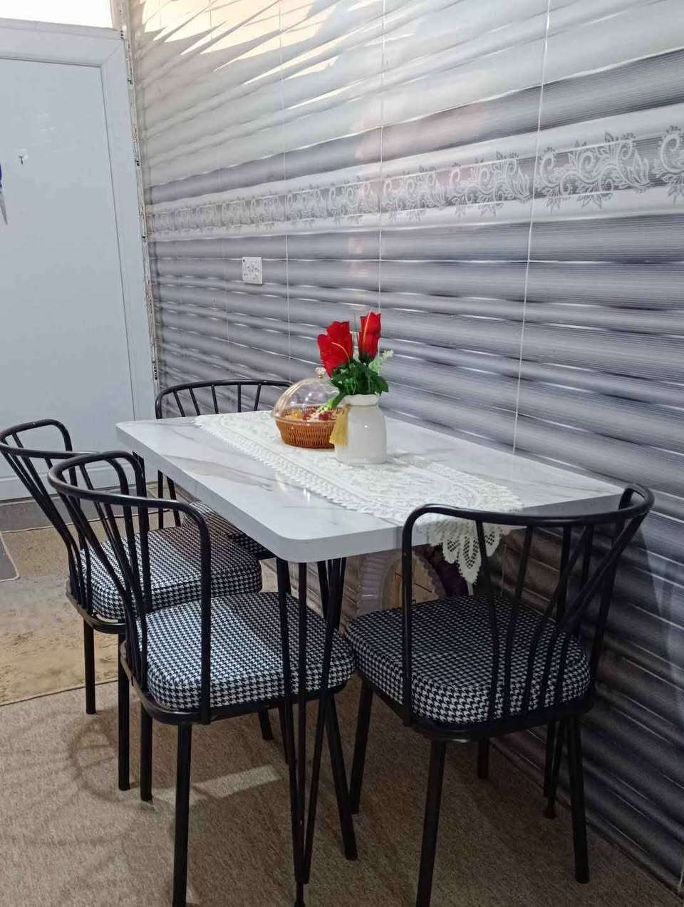 تخفيض 🩷
بمناسبة شهر الخير ب99 الف فقط
طاولة تركية بمواصفات عالمية
مع اربع كراسي
سطح الميز خشب مرمري
تتحمل اوزان ثقيله
توصيل 6 الاف لكل العراق
مكان الشركة بغداد حي الجهاد
*********** بغداد, العراق
