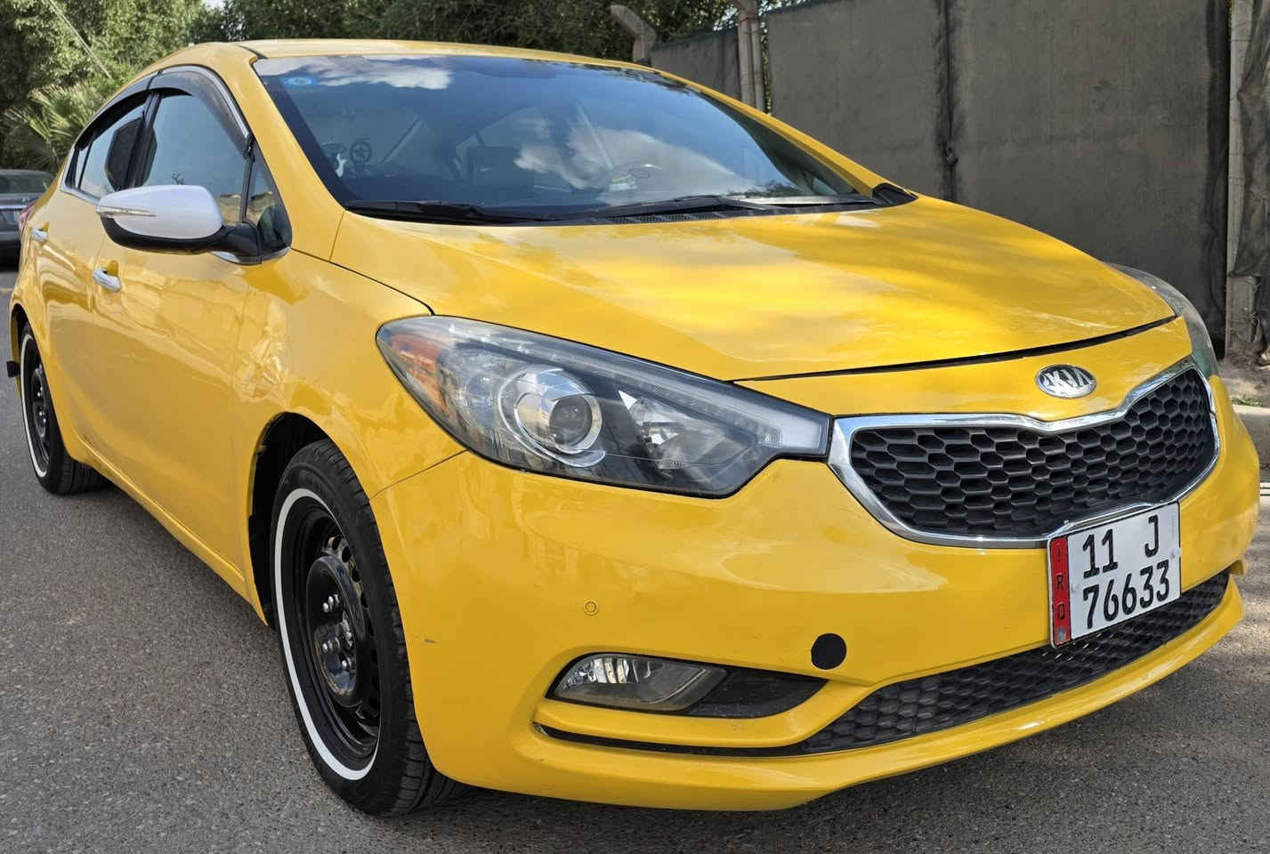 كيا فورتي 2014 وارد امريكي
رقم بغداد بأسمي رقم وهزه جديد 
حادث هلال الجاملغ الخلفي وشويه من الباب بدون ايرباك 
رقم الشاصي مرفق بلمنشور
السياره جديده 
تخم تاير جديد سانترا 
صدر امامي خلفي جديد 
دوشمه كشنات وارضيه 
مصبوغه السياره صبغه جديده 
مكينه كير جاهزه 
السعر ٩٨ وبيه مجال جدا بسيط 
مكاني الدوره حي الصحه 
***********
