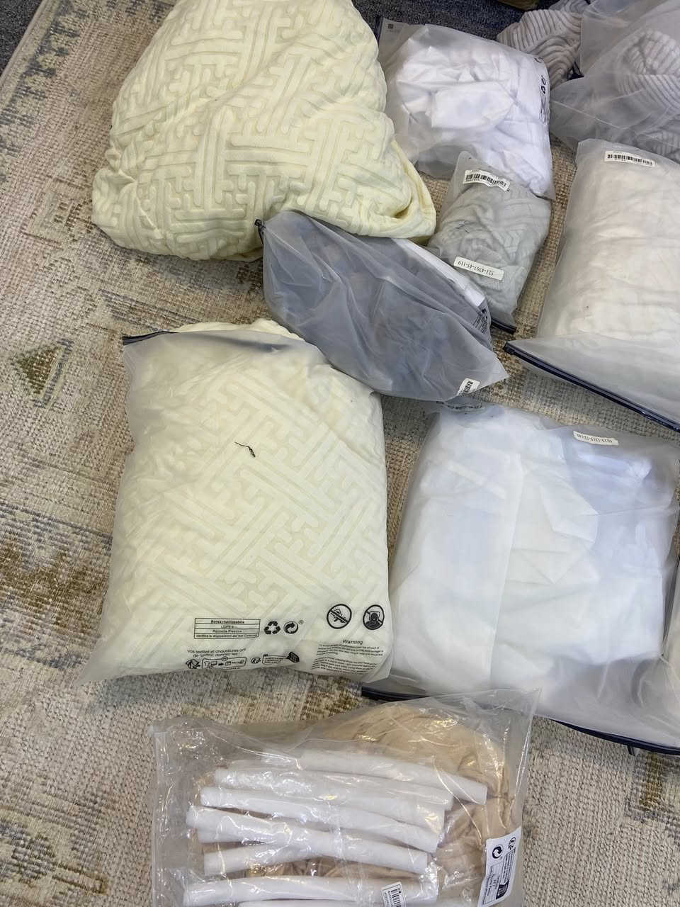 السلام عليكم 
شلعات المفروشات ب ٢٥ 
والمنزلي خلي سعرك واخذ 
واذا تاخذهن كلهن اخليهن بكارتون واحد وتوصيل واحد  
اغلب الاكياس بس اكثر من قطعتين لان من صفيت جمعتهم  بيهم هواي قطع قويه  بيهم جنط بيهم نواعم بيهم كفرات بيهم وجوه كوشات بيهم لاسق اسطح الرولات مو لوحات لاسقات هذني  خلي سعرك عليهم وبالعافيه


**إذا كنت صاحب هذا الإعلان وتريد حذفه لأي سبب، رجاءا أرسل رسالة إلى الدعم الفني**