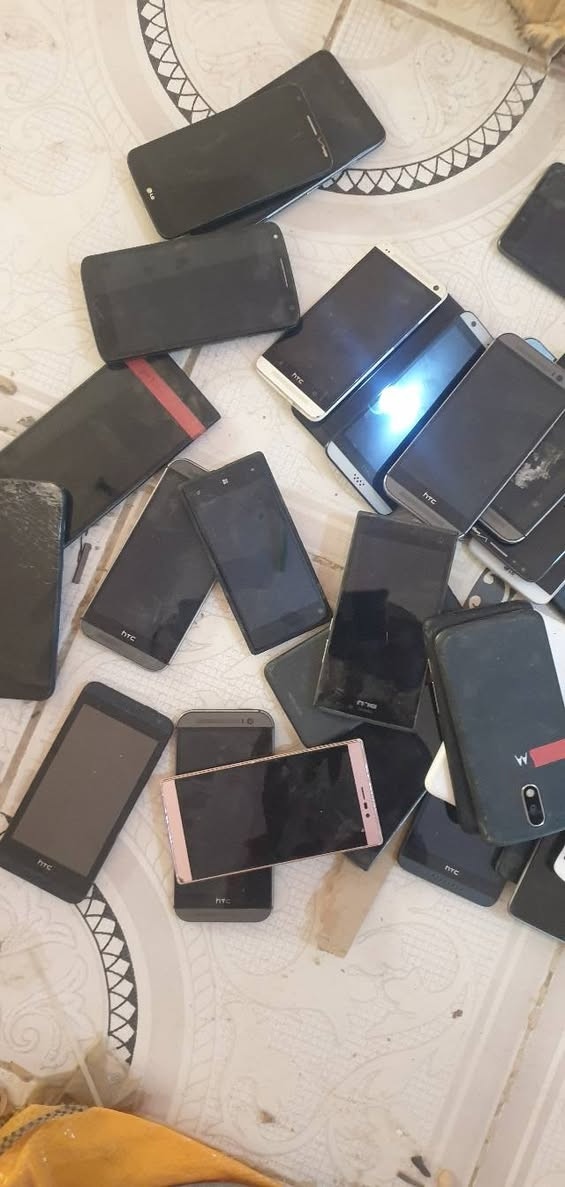 موبيلات فحم القطعه ب10 البيع كل الكميه تقريبا 90 قطعه
***********
