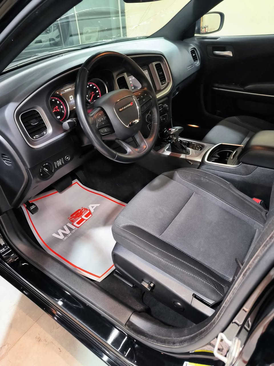 السلام عليكم جارجر 22 اصل حادثه تبديل بنيد نفس الون وجاملغ راجع بارد راديترات وتبريد  وشواصي بلادي استخدام شخصي لا مشتغله ولا شايفه شارع ماشيه 55 تخم تاير جديد سياره ع وضع شركه مواصفات sxt معروفه للبيع او مراوس مكاني شعب شارع الأسواق مركزيه سعر خاص  رقم هاتف ***********
