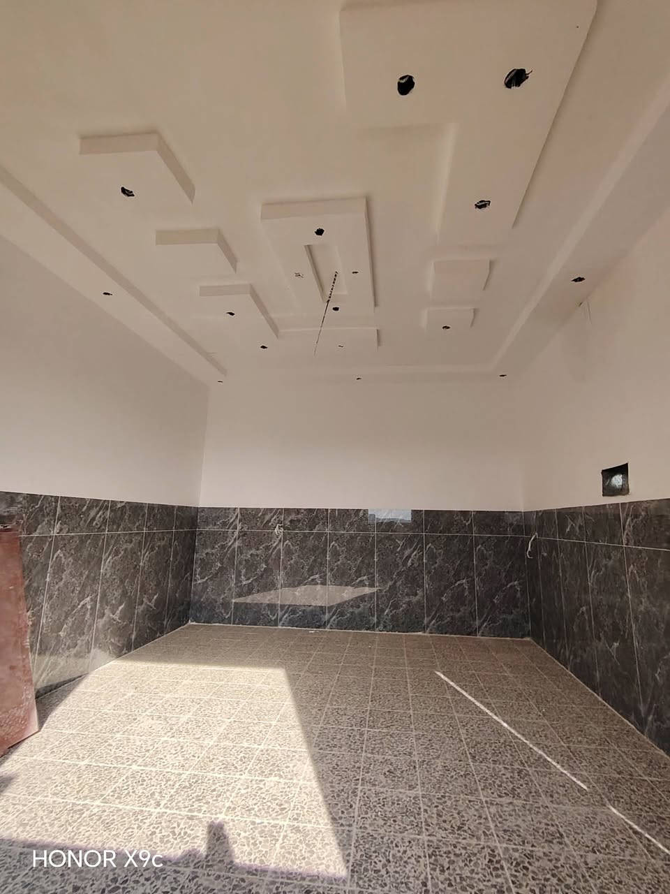 دار للبيع في حي القوسيات
قرب مركز الشرطه 

المساحه.   150.   م. 

وجها.   10.  نزال.   15.  م 

يتكون من غرفتين نوم هول استقبال مشتملات مطبخ كراج 

اتجاه قبله تام. 

سند زراعي نموذج 25حق التصرف سند ابيض 

خدمات ماء كهرباء التبليط 20متر 
بناء حديث 

السعر.  40.  مليون بي مجال 

الاستفسار بل الارقام 

***********
***********
