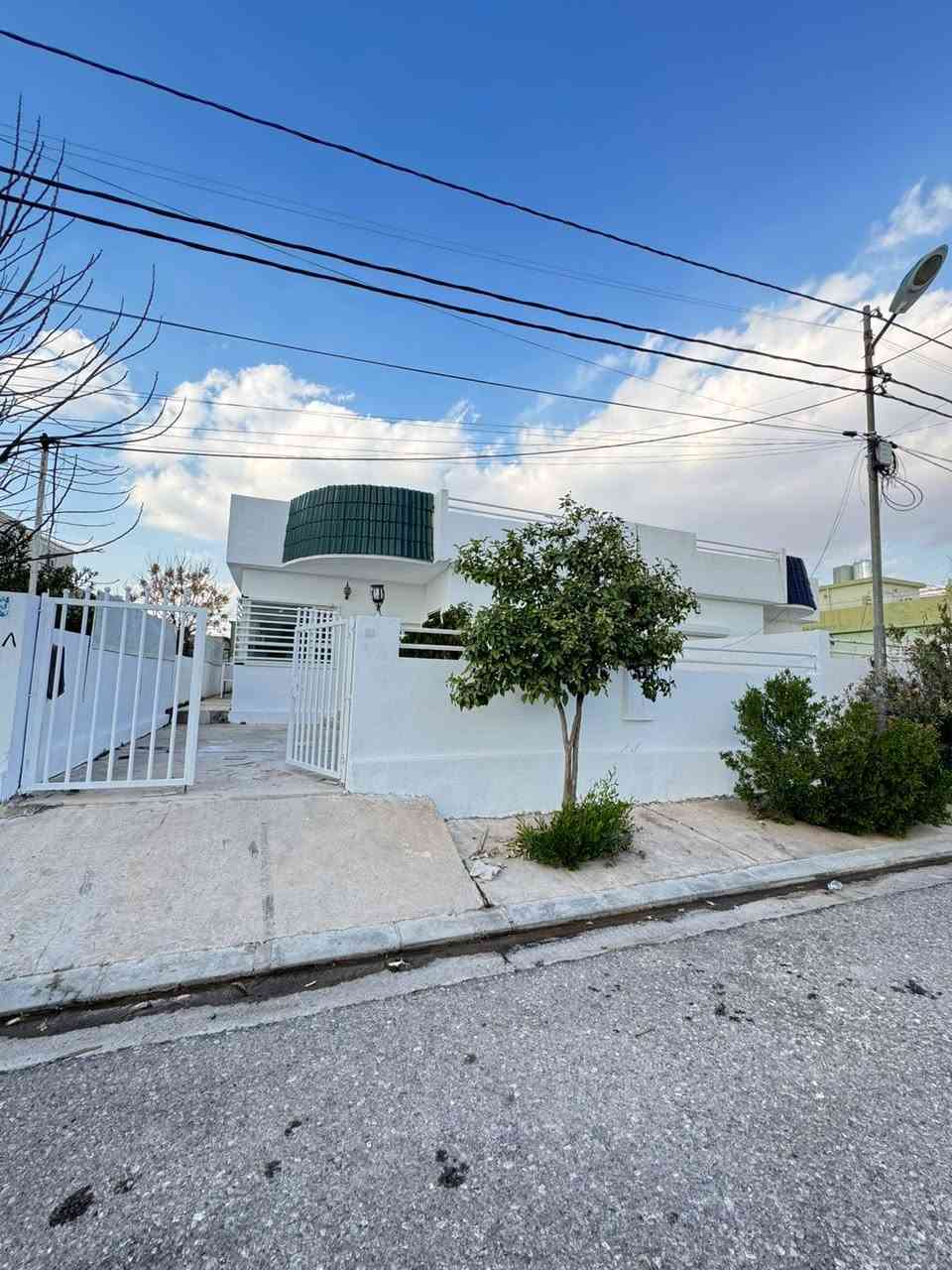 🌳#عرض_جديد_ومناسب_🌳
🌳دار للبيع في اربيل بمجمع 
🌳شاهان ستي 
🌳مساحة الدار 200م طابق واحد 
🌳يتكون لدار من غرفتين نوم وصاله وستقبال 
🌳كراج وحديقه 
//////////////////////////////////////////////////////////////////////////
للاستفسار ولمعلومات اكثر اتصال على الارقام التاليه 
***********☎️
***********☎️
