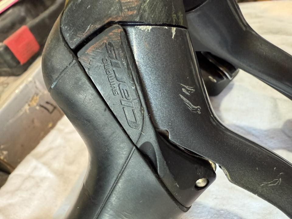 لعابات سباق شريكة كلاريس CIARIS 

مختوم صنع في إندونيسيا 🇮🇩 

R2400

السرعات 2/8

السعر 80 ألف دينار 

عنوان المحل موصل أيمن تقاطع شارع كنيسة الساعة🚴🏻‍♂️🚴

يوجد توصيل 🚚 كافة محافظات العراق 🇮🇶 

☎️***********
