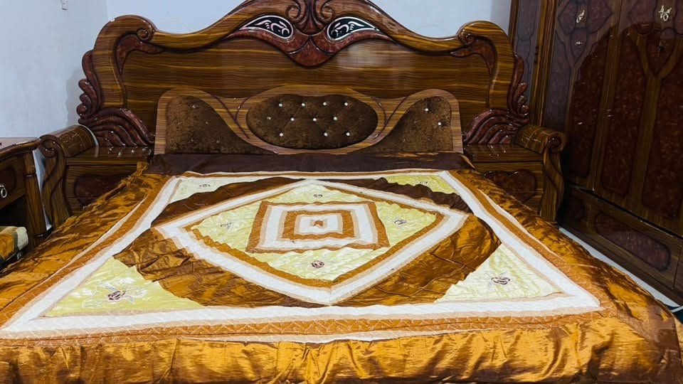 السلام عليكم 
للبيع غرفة نوم ماليزي  الأصدار الأول بسعر 250
مع كافه ملحقاتها ميز تلفاز وزاويه 
التواصل على الرقم ***********

