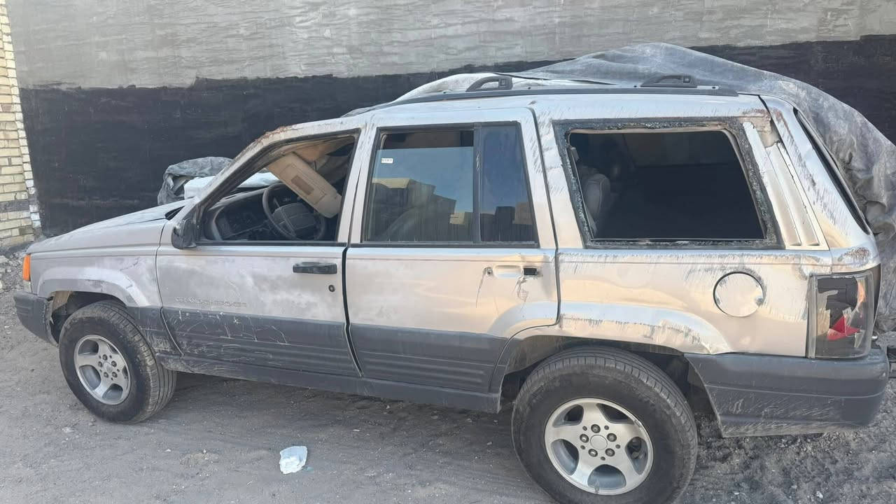 السلام عليكم
الله يجفيكم شر الحوادث 

 السيارة مثل ما بلصورة  بيه محرك vvt جديد قبل لا تنكلب بأشهر شديته صدر كله جديد السيارة للبيع ع وضعه 

واتساب 
***********

