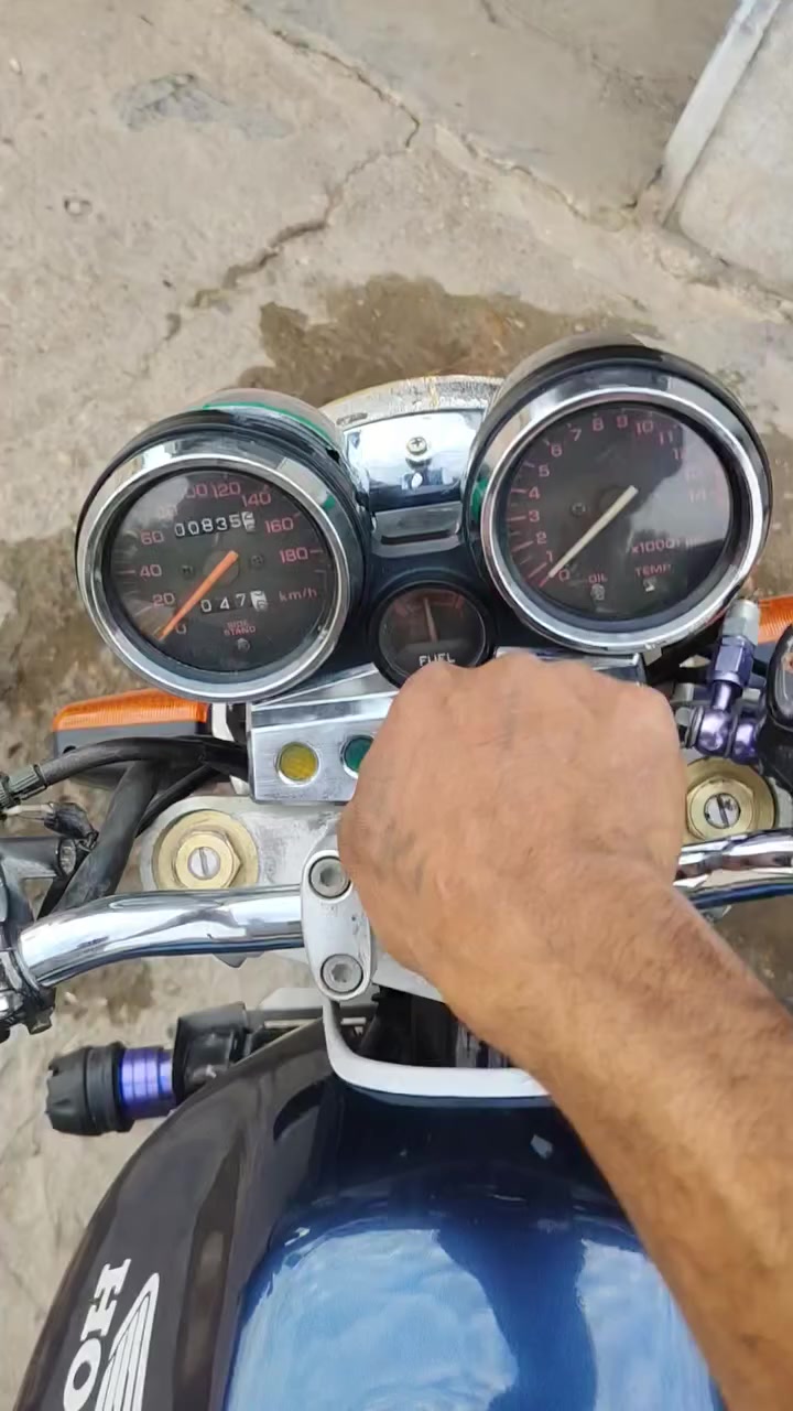 البيع سي بي كفاله كمرك مدفوع وراق شرط الرقم ألف ماتذب عليهه موديل 2000مكاني كوت شيخ سعد السعر مليون 900 وبيه مجال ***********
