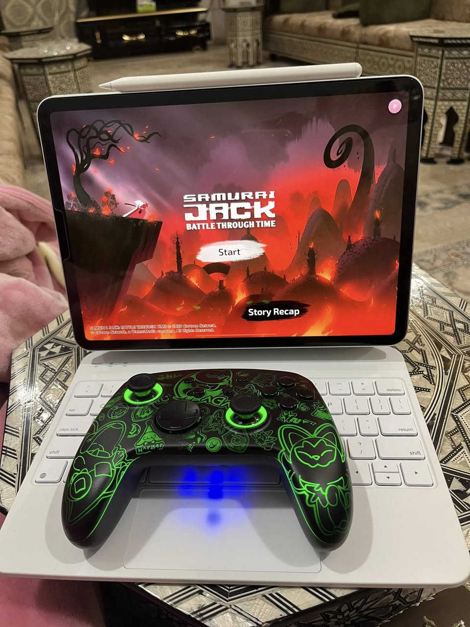 ايباد برو الجيل الثاني ذاكرة 128 بطارية تقريباً 83 والنظافة مثل ما موضح بالصور وياة كيبور وكفر فوليور من ابل كارتون وغراض كاملة السعر 550 قابل للتفاوض مكاني نجف واتساب ***********
