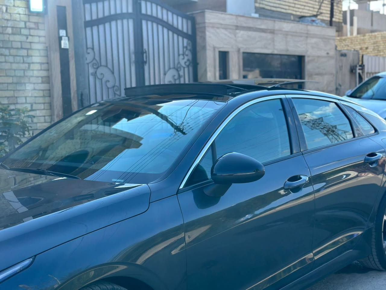 موديل 22  K5
@المواصفات:
1-بصمه
2-تشغيل عن بعد
3-لايت زينون 3 عدسات
4-مقاعد كهرباء
5-مقاعد جلد 
6-قطعتين تبريد
7-شاشه تدعم كار بلي 
8-كامره خلفيه 
‏9-AUTO HOLD
10-اربع وضعيات قيادة كروز قفل سرعه تحكم جهتين 
11-توقف ذاتية
12-إشارة بالمرايه
13-اشارات تحذير  
14-ويل قياس 18
15-محرك 1.6 تيربو
16-بنوراما طكتين 

//وباقي هواي مواصفات 
((حادث السيارة مبدل جاملغ + باب سائق ولبنيد بي ضرر بسيط اتعدل ))
السعر 150$ وبيها مجال للشراي 
 
الاتصال ع الرقم *********** واتساب موجود 📲 
مكان السياره بغداد الدورة
