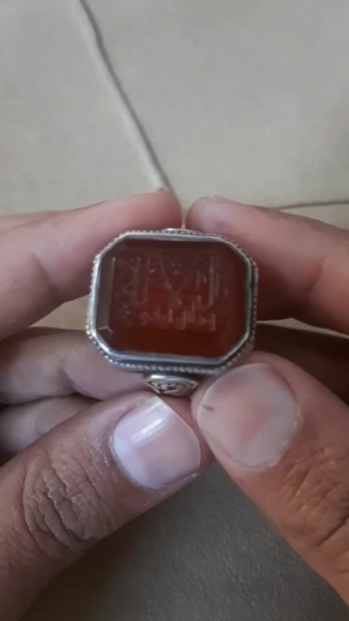 اسعد الله أيامكم في مناسبة عيد الفطر المبارك اعاده الله علينا وعليكم بالخير والبركة

للبيع خاتم تحفه مخطوط (وماتوفيقي إلى بالله) صياغته يدوية ثقيله جدا السعر ١٧٥ الف بغداد مدينه الصدر


**إذا كنت صاحب هذا الإعلان وتريد حذفه لأي سبب، رجاءا أرسل رسالة إلى الدعم الفني**