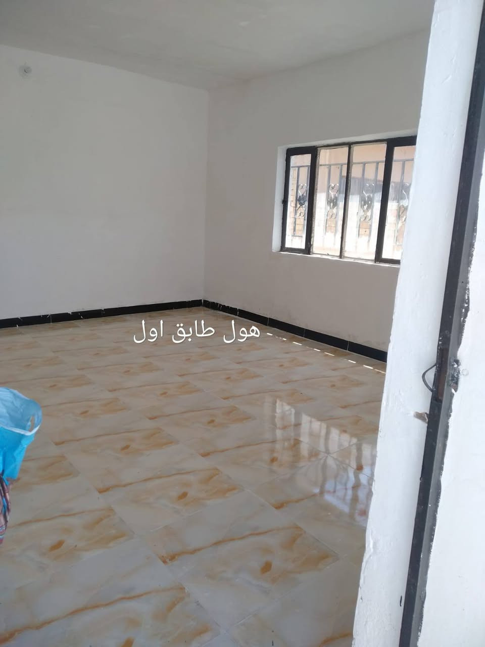 بيت ايجار بيحي الزهراء خلف مدرسة عشتار مقابل صوب الحمدان 250أايجارة طابق ثاني رقم الهاتف ***********..اني مكلف بالنشر اتصال على صاحب الدار
