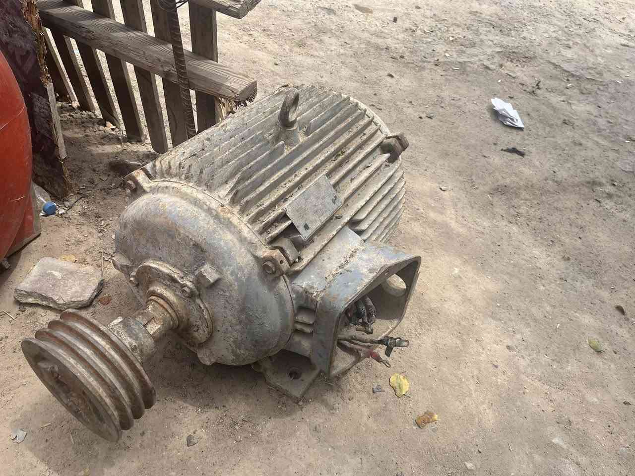 ماطور شغال البيع
 خمسين حصان
دوران ١٥٠٠
ملف نحاس ١٠٠٪؜
وزن ٤٣٥


**إذا كنت صاحب هذا الإعلان وتريد حذفه لأي سبب، رجاءا أرسل رسالة إلى الدعم الفني**