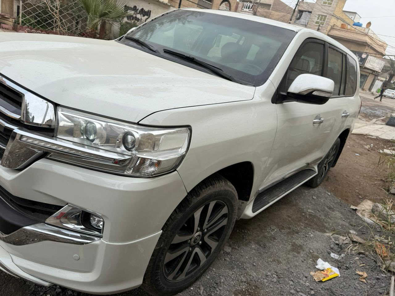 السلام عليكم
لاندكروز درع (مصفحه) ادوااات 
موديل ٢٠١١
محدث 
السعر ١٥٥$
عنوان بغداد
***********
