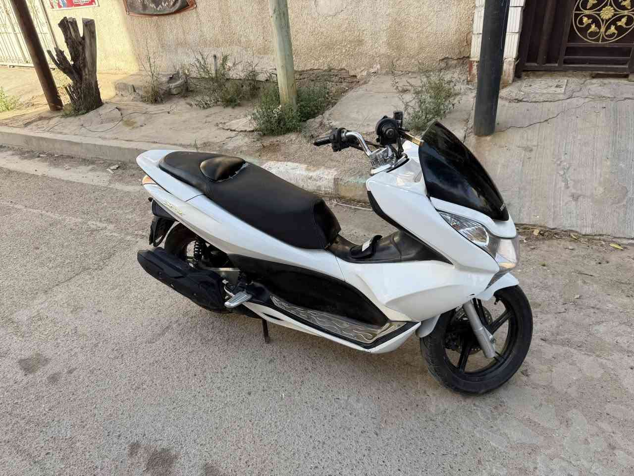 سلام عليكم بي سي اكس دراجه مكينه حلوه كلها شغاله بيها نقوصات بسيطه جيل الاول يباني مكانها بغداد الشعله السعر 850بيها مجال بسيط رقمي ***********
